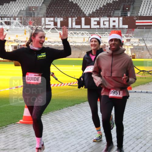 07.12.2025 - St. Pauli X-Mass-Run No. 15 Luisa Fischer http://msf.ph/oto/9380629 07.12.2025 10:41:31 Ziel 4617, 3951, 3047, 259, 284, 288, 406, 449, 545, 575, 952, 1153, 1457, 2330, 2331, 2507, 2555, 2559, 3047, 3264, 3265, 3951, 4304, 4617, 4773, 4856, 4871 meine-sportfotos.de