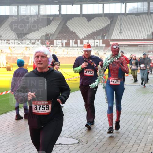 07.12.2025 - St. Pauli X-Mass-Run No. 15 Luisa Fischer http://msf.ph/oto/9380636 07.12.2025 10:09:08 Ziel 1910, 15, 3759, 4232, 4234, 19, 390, 707, 786, 789, 947, 1002, 1031, 1176, 1570, 2126, 2247, 2248, 2521, 2650, 2746, 3212, 3300, 3332, 3335, 3484, 3495, 3671, 3759, 3891, 3904, 3907, 4066, 4067, 4068, 4205, 4232, 4234, 4451 meine-sportfotos.de
