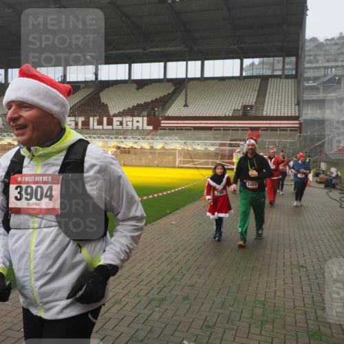 07.12.2025 - St. Pauli X-Mass-Run No. 15 Fabian Wolf http://msf.ph/oto/9380642 07.12.2025 10:08:58 Ziel 19, 390, 707, 786, 789, 947, 1002, 1031, 1176, 1461, 1465, 1570, 1575, 1576, 2126, 2521, 3300, 3332, 3335, 3484, 3891, 3904, 3907, 4066, 4067, 4068 meine-sportfotos.de