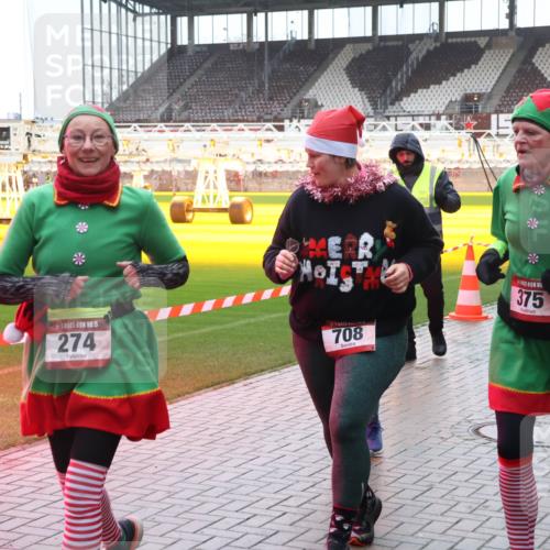 07.12.2025 - St. Pauli X-Mass-Run No. 15 Luisa Fischer http://msf.ph/oto/9380652 07.12.2025 11:14:34 Ziel 15, 274, 708, 375, 274, 375, 425, 475, 708, 942, 946, 948 meine-sportfotos.de
