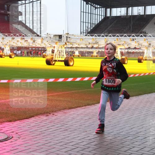 07.12.2025 - St. Pauli X-Mass-Run No. 15 Luisa Fischer http://msf.ph/oto/9380677 07.12.2025 11:14:52 Ziel 1805, 1, 274, 375, 425, 475, 525, 708, 922, 942, 946, 948, 1776, 1778, 1798, 1804, 1805, 1806, 1807, 2040, 2211, 4010 meine-sportfotos.de