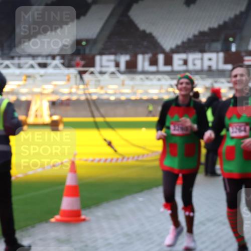 07.12.2025 - St. Pauli X-Mass-Run No. 15 Luisa Fischer http://msf.ph/oto/9380678 07.12.2025 10:41:50 Ziel 3264, 141, 259, 279, 322, 449, 545, 575, 952, 1153, 1275, 2288, 2330, 2331, 2507, 3047, 3264, 3265, 3392, 3951, 4617, 4773 meine-sportfotos.de