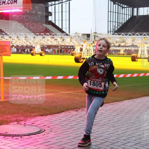 07.12.2025 - St. Pauli X-Mass-Run No. 15 Luisa Fischer http://msf.ph/oto/9380679 07.12.2025 11:14:53 Ziel 0, 15, 1805, 274, 425, 525, 708, 922, 942, 946, 948, 1776, 1778, 1798, 1804, 1805, 1806, 1807, 2040, 2211, 4010 meine-sportfotos.de
