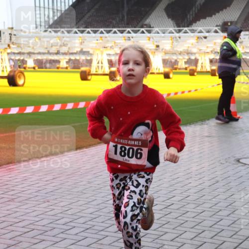 07.12.2025 - St. Pauli X-Mass-Run No. 15 Luisa Fischer http://msf.ph/oto/9380690 07.12.2025 11:14:58 Ziel 15, 1806, 525, 922, 942, 946, 948, 1776, 1778, 1798, 1804, 1805, 1806, 1807, 2040, 2211, 4010 meine-sportfotos.de