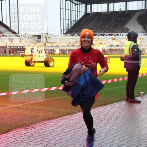 07.12.2025 - St. Pauli X-Mass-Run No. 15 Luisa Fischer http://msf.ph/oto/9380692 07.12.2025 11:15:07 Ziel 525, 922, 942, 946, 948, 1776, 1778, 1798, 1804, 1805, 1806, 1807, 2040, 2211, 4010 meine-sportfotos.de
