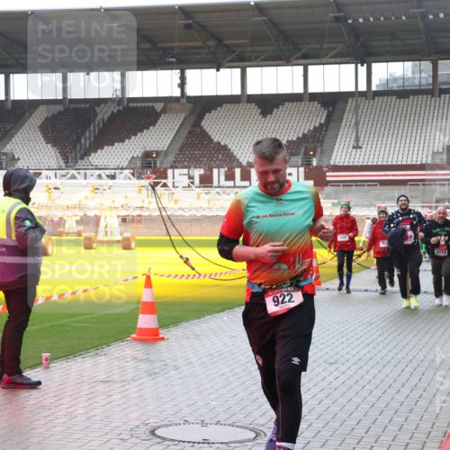 07.12.2025 - St. Pauli X-Mass-Run No. 15 Luisa Fischer http://msf.ph/oto/9380700 07.12.2025 11:15:10 Ziel 20, 922, 4010, 525, 922, 942, 946, 1776, 1778, 1798, 1804, 1805, 1806, 1807, 2040, 2211, 4010 meine-sportfotos.de