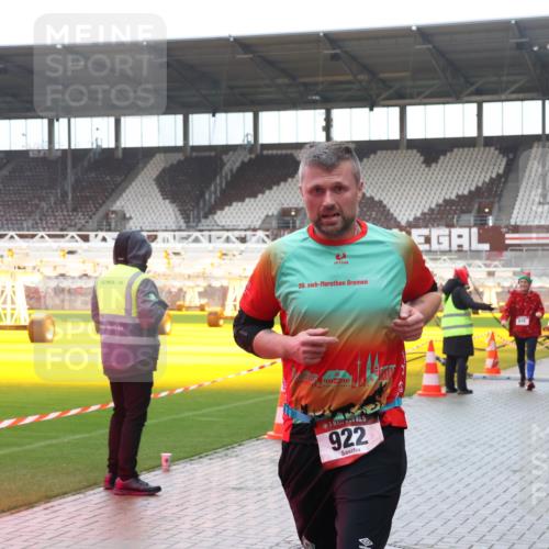 07.12.2025 - St. Pauli X-Mass-Run No. 15 Luisa Fischer http://msf.ph/oto/9380706 07.12.2025 11:15:11 Ziel 20, 5, 15, 922, 4010, 525, 922, 1776, 1778, 1798, 1804, 1805, 1806, 1807, 2040, 2211, 4010 meine-sportfotos.de