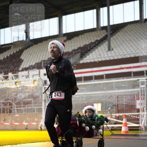 07.12.2025 - St. Pauli X-Mass-Run No. 15 Patografie http://msf.ph/oto/9380708 07.12.2025 10:18:28 Ziel 243, 264, 269, 1607, 1671, 2049, 2631, 2925, 3520, 3608, 4540 meine-sportfotos.de