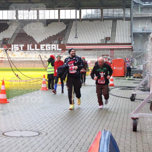 07.12.2025 - St. Pauli X-Mass-Run No. 15 Luisa Fischer http://msf.ph/oto/9380711 07.12.2025 11:15:13 Ziel 1807, 4010, 525, 922, 1623, 1776, 1778, 1798, 1804, 1805, 1806, 1807, 2040, 2211, 4010 meine-sportfotos.de