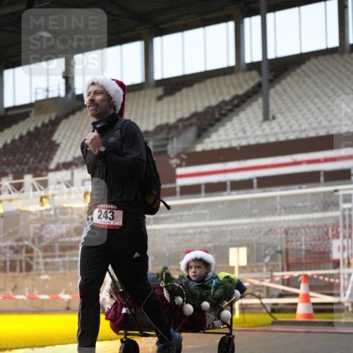 07.12.2025 - St. Pauli X-Mass-Run No. 15 Patografie http://msf.ph/oto/9380715 07.12.2025 10:18:28 Ziel 243, 264, 269, 1607, 1671, 2049, 2631, 2925, 3520, 3608, 4540 meine-sportfotos.de