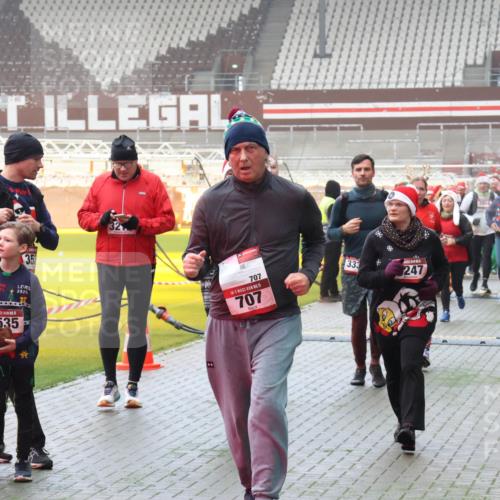 07.12.2025 - St. Pauli X-Mass-Run No. 15 Luisa Fischer http://msf.ph/oto/9380717 07.12.2025 10:09:13 Ziel 3537, 35, 2025, 3535, 321, 707, 15, 707, 333, 247, 103, 19, 390, 707, 786, 789, 947, 1002, 1031, 1176, 1461, 1465, 1570, 1575, 1576, 2126, 2247, 2248, 2521, 2650, 2746, 3212, 3300, 3332, 3335, 3484, 3495, 3671, 3759, 3891, 3904, 3907, 4066, 4067, 4068, 4205, 4232, 4234, 4451 meine-sportfotos.de