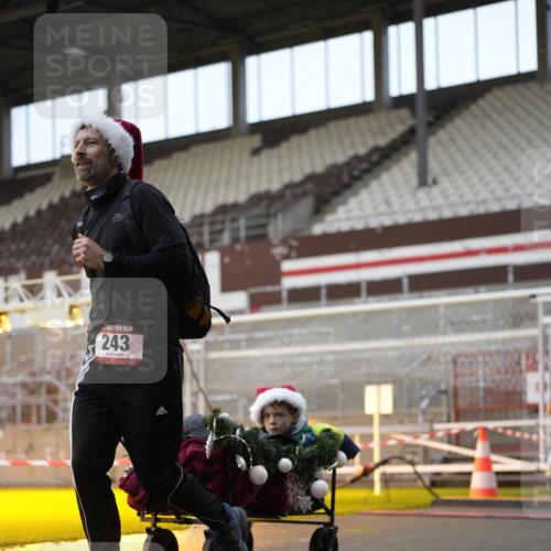 07.12.2025 - St. Pauli X-Mass-Run No. 15 Patografie http://msf.ph/oto/9380721 07.12.2025 10:18:28 Ziel 243, 264, 269, 1607, 1671, 2049, 2631, 2925, 3520, 3608, 4540 meine-sportfotos.de