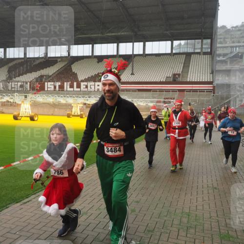07.12.2025 - St. Pauli X-Mass-Run No. 15 Fabian Wolf http://msf.ph/oto/9380722 07.12.2025 10:09:00 Ziel 19, 390, 786, 789, 947, 1002, 1176, 1461, 1465, 1570, 1575, 1576, 2126, 2521, 3300, 3332, 3335, 3484, 3891, 3904, 3907, 4066, 4067, 4068 meine-sportfotos.de