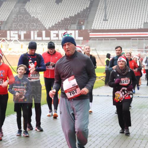 07.12.2025 - St. Pauli X-Mass-Run No. 15 Luisa Fischer http://msf.ph/oto/9380726 07.12.2025 10:09:14 Ziel 3536, 3537, 2025, 3534, 3212, 707, 15, 707, 2247, 1031, 19, 390, 707, 786, 789, 947, 1002, 1031, 1176, 1461, 1465, 1570, 1575, 1576, 2126, 2247, 2248, 2521, 2650, 2746, 3212, 3300, 3332, 3335, 3484, 3495, 3671, 3759, 3891, 3904, 3907, 4066, 4067, 4068, 4113, 4205, 4232, 4234, 4451 meine-sportfotos.de