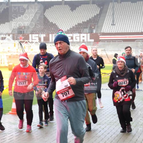 07.12.2025 - St. Pauli X-Mass-Run No. 15 Luisa Fischer http://msf.ph/oto/9380731 07.12.2025 10:09:14 Ziel 202, 2, 3536, 3537, 335, 634, 2025, 707, 1, 707, 2247, 1031, 19, 390, 707, 786, 789, 947, 1002, 1031, 1176, 1461, 1465, 1570, 1575, 1576, 2126, 2247, 2248, 2521, 2650, 2746, 3212, 3300, 3332, 3335, 3484, 3495, 3671, 3759, 3891, 3904, 3907, 4066, 4067, 4068, 4113, 4205, 4232, 4234, 4451 meine-sportfotos.de