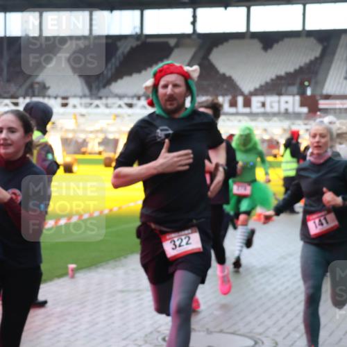 07.12.2025 - St. Pauli X-Mass-Run No. 15 Luisa Fischer http://msf.ph/oto/9380732 07.12.2025 10:41:58 Ziel 322, 141, 141, 259, 279, 322, 449, 575, 1153, 1275, 2288, 2330, 2331, 2507, 2563, 3047, 3392, 3951, 4617 meine-sportfotos.de