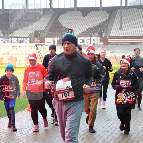 07.12.2025 - St. Pauli X-Mass-Run No. 15 Luisa Fischer http://msf.ph/oto/9380733 07.12.2025 10:09:15 Ziel 3537, 3536, 707, 15, 707, 2247, 19, 390, 707, 786, 789, 947, 1002, 1031, 1176, 1461, 1465, 1570, 1575, 1576, 2126, 2247, 2248, 2521, 2650, 2746, 3212, 3300, 3332, 3335, 3484, 3495, 3671, 3759, 3891, 3904, 3907, 4066, 4067, 4068, 4113, 4205, 4232, 4234, 4451 meine-sportfotos.de