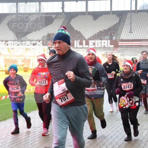 07.12.2025 - St. Pauli X-Mass-Run No. 15 Luisa Fischer http://msf.ph/oto/9380735 07.12.2025 10:09:15 Ziel 2025, 3536, 3537, 707, 15, 707, 48, 3335, 2, 2247, 332, 19, 390, 707, 786, 789, 947, 1002, 1031, 1176, 1461, 1465, 1570, 1575, 1576, 2126, 2247, 2248, 2521, 2650, 2746, 3212, 3300, 3332, 3335, 3484, 3495, 3671, 3759, 3891, 3904, 3907, 4066, 4067, 4068, 4113, 4205, 4232, 4234, 4451 meine-sportfotos.de