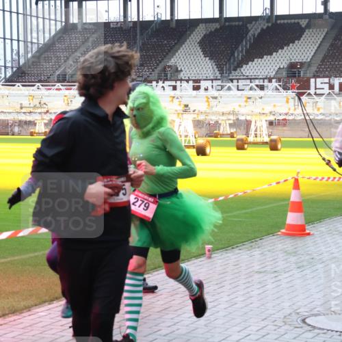 07.12.2025 - St. Pauli X-Mass-Run No. 15 Luisa Fischer http://msf.ph/oto/9380743 07.12.2025 10:41:59 Ziel 279, 4871, 141, 259, 279, 322, 449, 575, 1153, 1266, 1275, 2288, 2330, 2331, 2507, 2563, 2829, 3047, 3392, 4617 meine-sportfotos.de
