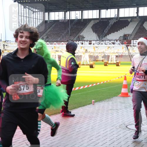 07.12.2025 - St. Pauli X-Mass-Run No. 15 Luisa Fischer http://msf.ph/oto/9380746 07.12.2025 10:42:00 Ziel 675, 9, 4871, 259, 141, 259, 279, 322, 575, 1153, 1266, 1275, 2288, 2330, 2331, 2507, 2563, 2829, 3047, 3392, 4617 meine-sportfotos.de