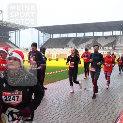 07.12.2025 - St. Pauli X-Mass-Run No. 15 Luisa Fischer http://msf.ph/oto/9380758 07.12.2025 10:09:18 Ziel 353, 15, 2247, 3335, 3534, 3212, 3332, 789, 19, 390, 707, 786, 789, 947, 1002, 1031, 1176, 1461, 1465, 1570, 1575, 1576, 2126, 2247, 2248, 2521, 2650, 3212, 3300, 3332, 3335, 3484, 3495, 3671, 3759, 3891, 3904, 3907, 4066, 4067, 4068, 4113, 4205, 4232, 4234, 4451, 4666 meine-sportfotos.de