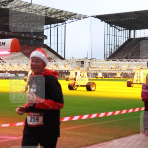 07.12.2025 - St. Pauli X-Mass-Run No. 15 Luisa Fischer http://msf.ph/oto/9380760 07.12.2025 10:42:05 Ziel 259, 141, 259, 279, 322, 575, 1266, 1275, 1675, 2288, 2330, 2331, 2507, 2563, 2829, 2831, 3047, 3392 meine-sportfotos.de