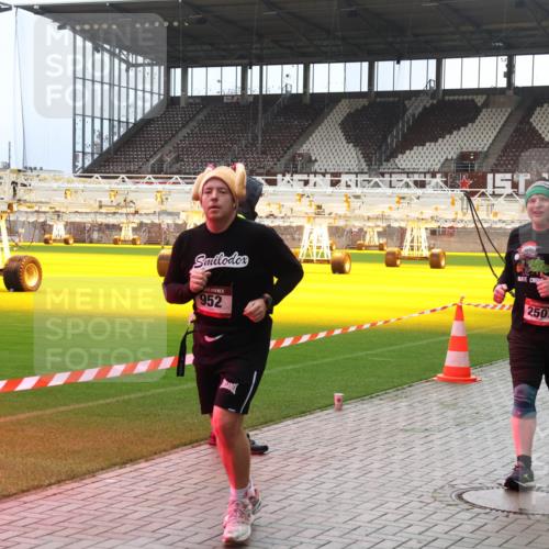 07.12.2025 - St. Pauli X-Mass-Run No. 15 Luisa Fischer http://msf.ph/oto/9380766 07.12.2025 10:42:07 Ziel 952, 2507, 2563, 141, 259, 279, 322, 575, 1266, 1275, 1675, 1676, 2288, 2330, 2331, 2507, 2563, 2829, 2831, 3047, 3392 meine-sportfotos.de