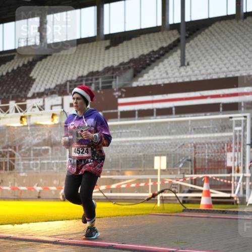 07.12.2025 - St. Pauli X-Mass-Run No. 15 Patografie http://msf.ph/oto/9380768 07.12.2025 10:18:36 Ziel 243, 264, 269, 721, 1034, 1607, 1671, 2631, 2925, 3520, 3862, 4521, 4522, 4524, 4540, 4547 meine-sportfotos.de