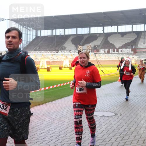07.12.2025 - St. Pauli X-Mass-Run No. 15 Luisa Fischer http://msf.ph/oto/9380770 07.12.2025 10:09:20 Ziel 3332, 789, 5907, 19, 390, 707, 786, 789, 947, 1002, 1031, 1176, 1461, 1465, 1570, 1575, 1576, 2126, 2247, 2248, 2521, 3212, 3300, 3332, 3335, 3484, 3495, 3671, 3759, 3891, 3904, 3907, 4066, 4067, 4068, 4113, 4205, 4232, 4234, 4451, 4666 meine-sportfotos.de