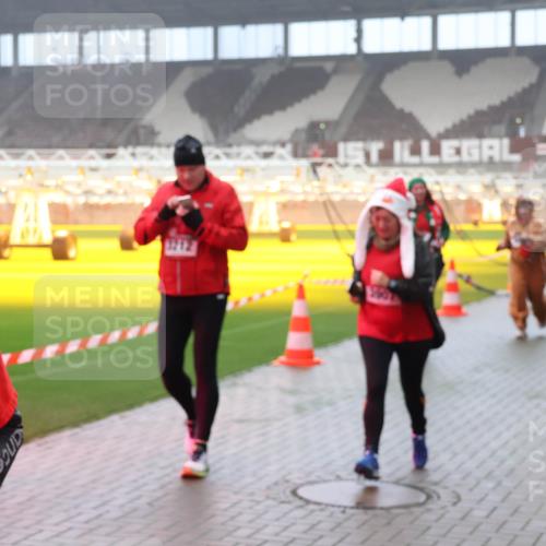 07.12.2025 - St. Pauli X-Mass-Run No. 15 Luisa Fischer http://msf.ph/oto/9380777 07.12.2025 10:09:21 Ziel 19, 390, 707, 786, 789, 947, 1002, 1031, 1176, 1461, 1465, 1570, 1575, 1576, 2126, 2247, 2248, 2521, 3212, 3300, 3332, 3335, 3484, 3495, 3671, 3759, 3891, 3904, 3907, 4066, 4067, 4068, 4113, 4205, 4232, 4234, 4451, 4666 meine-sportfotos.de