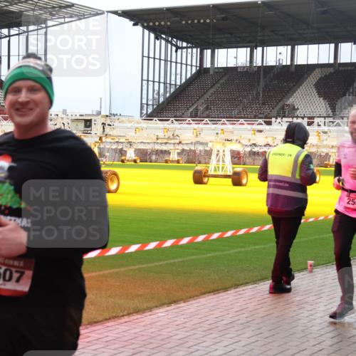 07.12.2025 - St. Pauli X-Mass-Run No. 15 Luisa Fischer http://msf.ph/oto/9380783 07.12.2025 10:42:09 Ziel 2507, 2563, 141, 259, 279, 322, 1266, 1275, 1674, 1675, 1676, 2288, 2330, 2331, 2507, 2563, 2829, 2831, 3392 meine-sportfotos.de