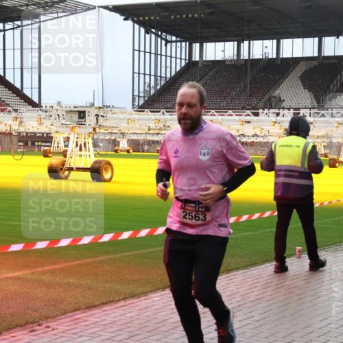 07.12.2025 - St. Pauli X-Mass-Run No. 15 Luisa Fischer http://msf.ph/oto/9380790 07.12.2025 10:42:10 Ziel 2563, 141, 259, 279, 322, 968, 1266, 1275, 1674, 1675, 1676, 2288, 2330, 2331, 2507, 2563, 2829, 2831, 3392 meine-sportfotos.de