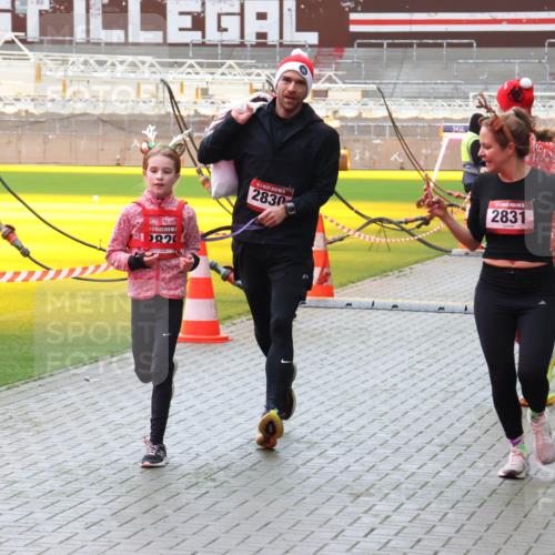 07.12.2025 - St. Pauli X-Mass-Run No. 15 Luisa Fischer http://msf.ph/oto/9380797 07.12.2025 10:42:29 Ziel 082, 1, 40, 5, 2830, 2831, 968, 14, 1675, 116, 141, 279, 322, 968, 1266, 1438, 1674, 1675, 1676, 2261, 2288, 2563, 2829, 2831, 3042, 3399, 4045, 4046, 4441, 4622 meine-sportfotos.de