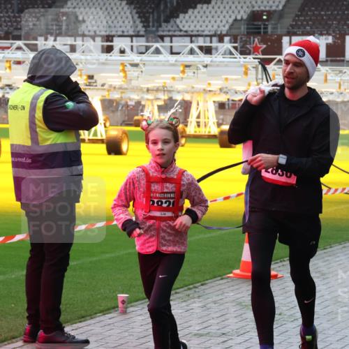 07.12.2025 - St. Pauli X-Mass-Run No. 15 Luisa Fischer http://msf.ph/oto/9380808 07.12.2025 10:42:31 Ziel 1, 2850, 116, 141, 279, 322, 968, 1266, 1438, 1674, 1675, 1676, 2157, 2261, 2288, 2563, 2829, 2831, 2931, 3042, 3399, 4045, 4046, 4441, 4622 meine-sportfotos.de