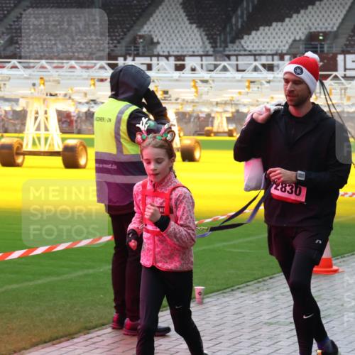 07.12.2025 - St. Pauli X-Mass-Run No. 15 Luisa Fischer http://msf.ph/oto/9380810 07.12.2025 10:42:31 Ziel 1, 2830, 116, 141, 279, 322, 968, 1266, 1438, 1674, 1675, 1676, 2157, 2261, 2288, 2563, 2829, 2831, 2931, 3042, 3399, 4045, 4046, 4441, 4622 meine-sportfotos.de
