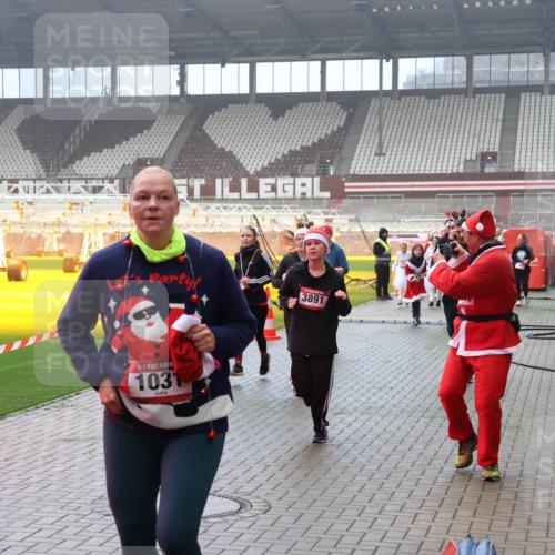 07.12.2025 - St. Pauli X-Mass-Run No. 15 Luisa Fischer http://msf.ph/oto/9380814 07.12.2025 10:09:26 Ziel 15, 904, 3891, 1031, 19, 390, 707, 786, 789, 881, 896, 899, 947, 960, 1002, 1031, 1176, 1461, 1465, 1570, 1575, 1576, 2126, 2247, 2248, 2521, 3212, 3300, 3332, 3335, 3484, 3493, 3495, 3671, 3759, 3891, 3904, 3907, 4066, 4067, 4068, 4113, 4205, 4232, 4234, 4451, 4666 meine-sportfotos.de