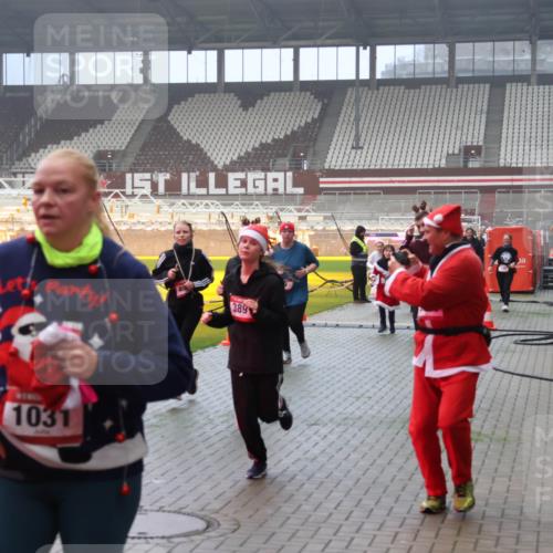 07.12.2025 - St. Pauli X-Mass-Run No. 15 Luisa Fischer http://msf.ph/oto/9380816 07.12.2025 10:09:26 Ziel 389, 1031, 19, 390, 707, 786, 789, 881, 896, 899, 947, 960, 1002, 1031, 1176, 1461, 1465, 1570, 1575, 1576, 2126, 2247, 2248, 2521, 3212, 3300, 3332, 3335, 3484, 3493, 3495, 3671, 3759, 3891, 3904, 3907, 4066, 4067, 4068, 4113, 4205, 4232, 4234, 4451, 4666 meine-sportfotos.de