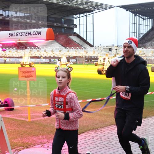 07.12.2025 - St. Pauli X-Mass-Run No. 15 Luisa Fischer http://msf.ph/oto/9380820 07.12.2025 10:42:33 Ziel 9, 22, 630, 116, 141, 279, 322, 563, 968, 1266, 1272, 1438, 1674, 1675, 1676, 2013, 2157, 2261, 2563, 2829, 2831, 2931, 3042, 3399, 4045, 4046, 4441, 4622 meine-sportfotos.de