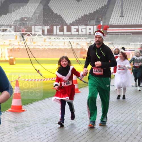07.12.2025 - St. Pauli X-Mass-Run No. 15 Luisa Fischer http://msf.ph/oto/9380850 07.12.2025 10:09:31 Ziel 15, 19, 774, 786, 3484, 146, 1578, 19, 390, 707, 786, 789, 881, 896, 899, 947, 960, 1002, 1031, 1176, 1461, 1465, 1570, 1575, 1576, 1718, 2126, 2521, 3212, 3300, 3332, 3335, 3484, 3493, 3671, 3756, 3891, 3904, 3907, 4066, 4067, 4068, 4113, 4232, 4234, 4451, 4666 meine-sportfotos.de