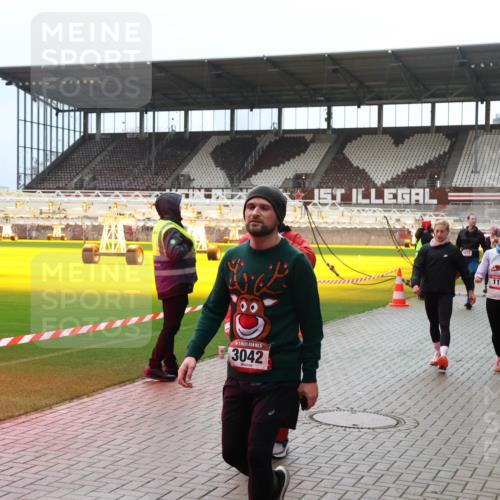 07.12.2025 - St. Pauli X-Mass-Run No. 15 Luisa Fischer http://msf.ph/oto/9380866 07.12.2025 10:42:55 Ziel 15, 3042, 1, 116, 116, 519, 563, 598, 604, 625, 968, 1272, 1358, 1434, 1438, 1674, 1676, 1758, 2012, 2013, 2061, 2155, 2157, 2261, 2621, 2622, 2722, 2931, 3042, 3399, 4045, 4046, 4394, 4441, 4594, 4622, 4857 meine-sportfotos.de