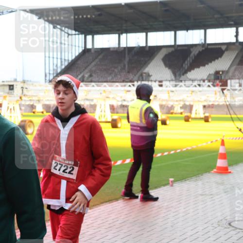 07.12.2025 - St. Pauli X-Mass-Run No. 15 Luisa Fischer http://msf.ph/oto/9380875 07.12.2025 10:42:57 Ziel 2722, 116, 519, 563, 598, 604, 625, 968, 1272, 1358, 1434, 1438, 1758, 2012, 2013, 2061, 2155, 2157, 2261, 2621, 2622, 2722, 2931, 3042, 3399, 4045, 4046, 4394, 4441, 4594, 4622, 4857 meine-sportfotos.de