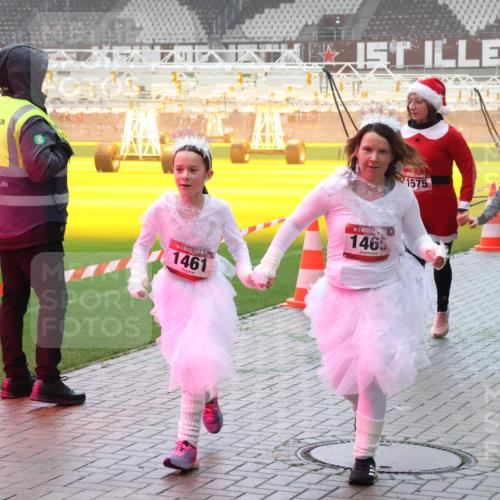07.12.2025 - St. Pauli X-Mass-Run No. 15 Luisa Fischer http://msf.ph/oto/9380876 07.12.2025 10:09:35 Ziel 57, 1461, 1465, 1575, 19, 390, 707, 786, 789, 881, 896, 899, 947, 960, 1002, 1031, 1176, 1243, 1248, 1461, 1465, 1570, 1575, 1576, 1718, 2126, 2521, 3212, 3300, 3332, 3335, 3484, 3493, 3671, 3756, 3891, 3904, 3907, 4066, 4067, 4068, 4113, 4666 meine-sportfotos.de