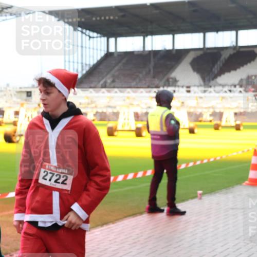 07.12.2025 - St. Pauli X-Mass-Run No. 15 Luisa Fischer http://msf.ph/oto/9380878 07.12.2025 10:42:57 Ziel 2722, 116, 519, 563, 598, 604, 625, 968, 1272, 1358, 1434, 1438, 1758, 2012, 2013, 2061, 2155, 2157, 2261, 2621, 2622, 2722, 2931, 3042, 3399, 4045, 4046, 4394, 4441, 4594, 4622, 4857 meine-sportfotos.de