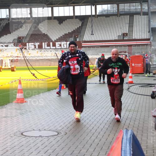 07.12.2025 - St. Pauli X-Mass-Run No. 15 Luisa Fischer http://msf.ph/oto/9380879 07.12.2025 11:15:14 Ziel 1807, 4010, 525, 922, 1623, 1627, 1662, 1776, 1778, 1798, 1804, 1805, 1806, 1807, 2040, 2211, 4010 meine-sportfotos.de