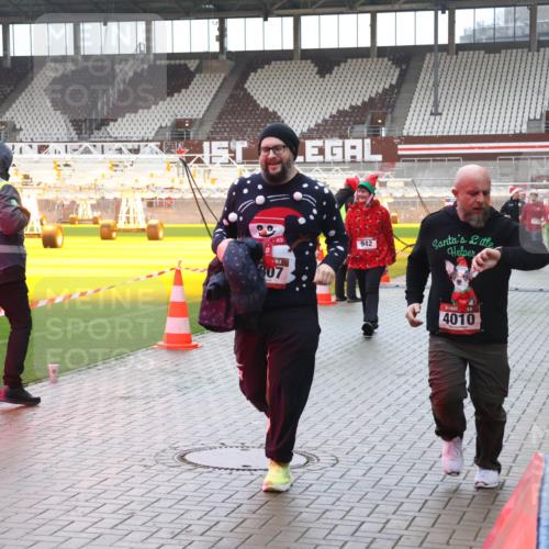 07.12.2025 - St. Pauli X-Mass-Run No. 15 Luisa Fischer http://msf.ph/oto/9380881 07.12.2025 11:15:15 Ziel 307, 942, 105, 4010, 313, 525, 922, 1623, 1627, 1662, 1776, 1778, 1798, 1804, 1805, 1806, 1807, 2040, 2211, 4010 meine-sportfotos.de