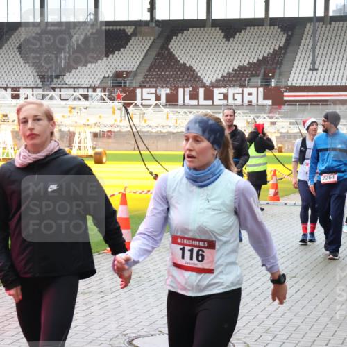 07.12.2025 - St. Pauli X-Mass-Run No. 15 Luisa Fischer http://msf.ph/oto/9380886 07.12.2025 10:42:59 Ziel 15, 116, 2261, 2157, 116, 519, 563, 598, 604, 625, 1272, 1358, 1434, 1438, 1758, 2012, 2013, 2061, 2155, 2157, 2261, 2621, 2622, 2722, 2931, 3042, 3399, 4045, 4046, 4394, 4441, 4594, 4622, 4857 meine-sportfotos.de