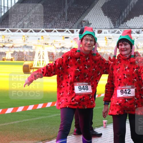07.12.2025 - St. Pauli X-Mass-Run No. 15 Luisa Fischer http://msf.ph/oto/9380894 07.12.2025 11:15:21 Ziel 948, 15, 942, 313, 525, 922, 1623, 1627, 1662, 1776, 1778, 1798, 1804, 1805, 1806, 1807, 2040, 2211, 3133, 4010 meine-sportfotos.de