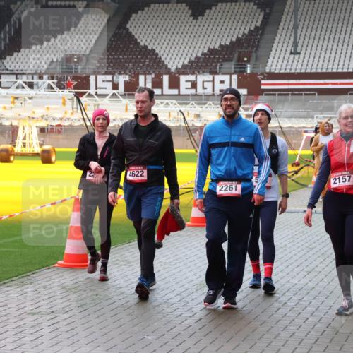 07.12.2025 - St. Pauli X-Mass-Run No. 15 Luisa Fischer http://msf.ph/oto/9380900 07.12.2025 10:43:02 Ziel 1, 4622, 2261, 2157, 1434, 116, 519, 563, 598, 604, 625, 1272, 1358, 1434, 1438, 1758, 2012, 2013, 2061, 2155, 2157, 2261, 2621, 2622, 2722, 2931, 3042, 3399, 4045, 4046, 4394, 4441, 4594, 4622, 4857 meine-sportfotos.de