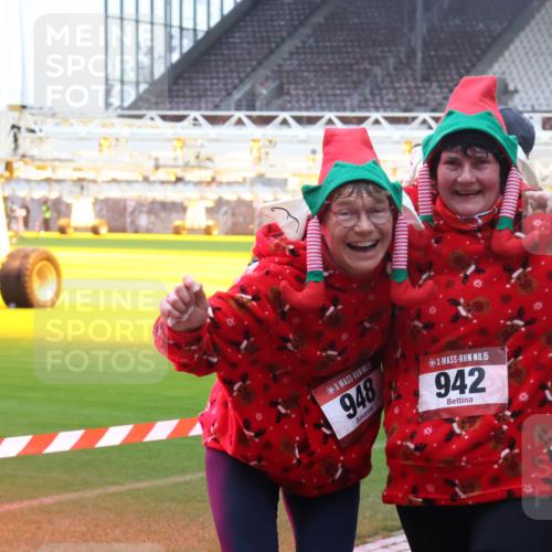07.12.2025 - St. Pauli X-Mass-Run No. 15 Luisa Fischer http://msf.ph/oto/9380904 07.12.2025 11:15:22 Ziel 15, 948, 15, 942, 313, 525, 922, 1623, 1627, 1662, 1776, 1778, 1798, 1804, 1805, 1806, 1807, 2040, 2211, 3133, 4010 meine-sportfotos.de