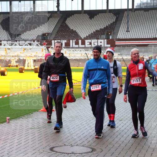 07.12.2025 - St. Pauli X-Mass-Run No. 15 Luisa Fischer http://msf.ph/oto/9380907 07.12.2025 10:43:03 Ziel 4622, 2261, 2157, 262, 1434, 4594, 116, 519, 563, 598, 604, 625, 1272, 1358, 1434, 1438, 1758, 2012, 2013, 2061, 2155, 2157, 2261, 2621, 2622, 2722, 2931, 3042, 3399, 4045, 4046, 4394, 4441, 4594, 4622, 4857 meine-sportfotos.de